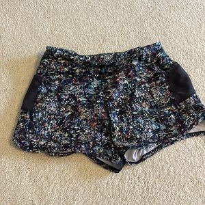 Athleta Girl L/12 record breaker short abstract print black 3 inch